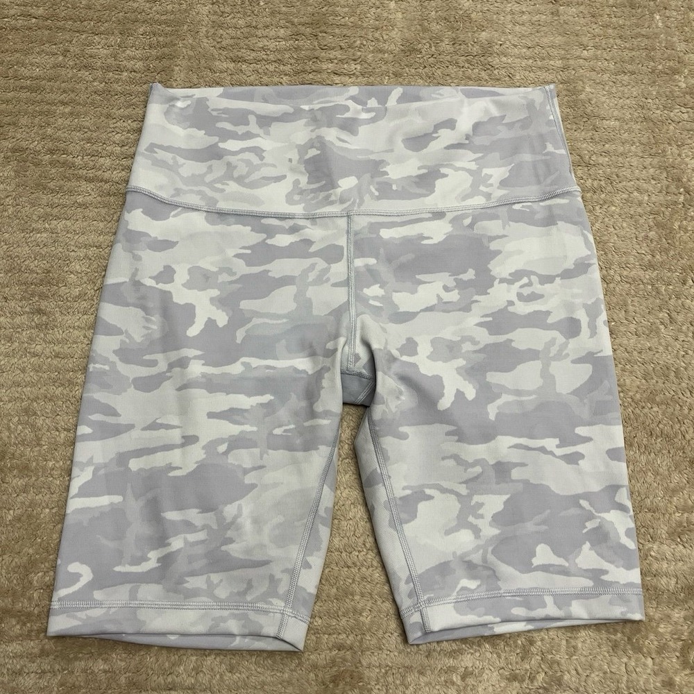 Lululemon Wunder Under Short 10" *Ribbed size 14